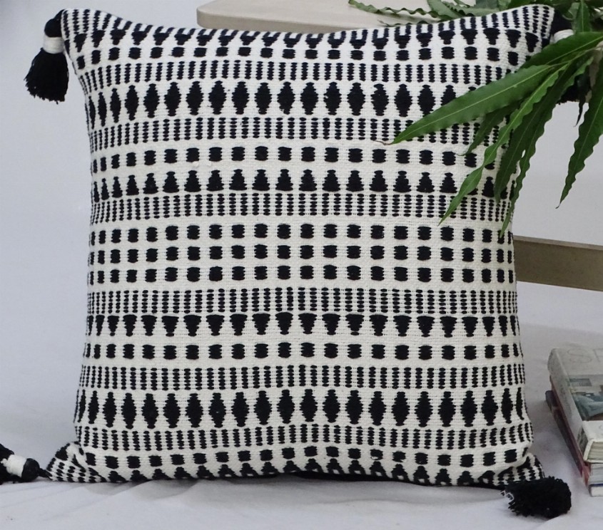 Chicos Home 22" X 22" Throw Pillow for couch with Tassels