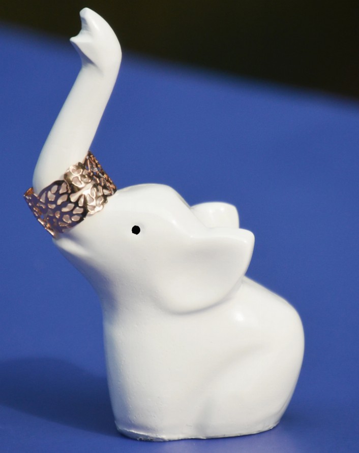 Elephant Ring Holder (White, Aluminum)