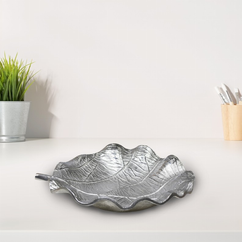 Handmade Decorative Silver Color Coated Aluminium Tray - 4.72 x 4.52 x 1.18cm Silver