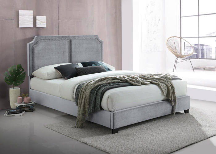 Bedroom Kimberly Nailhead Queen Bed, Silver