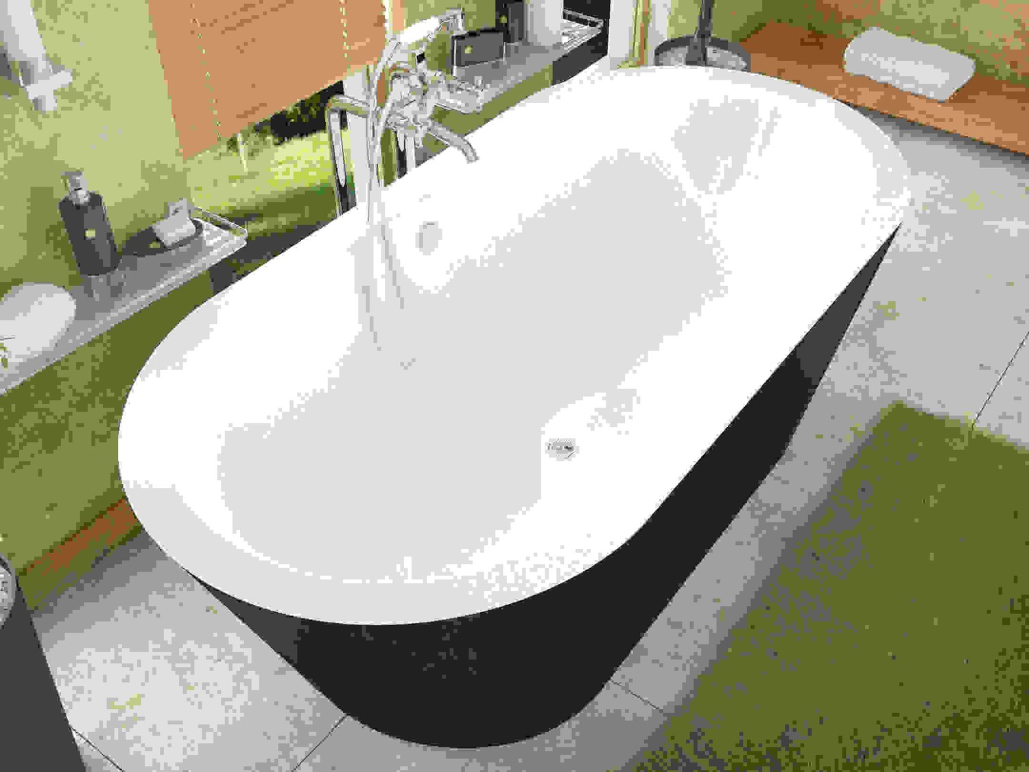 Tre 32 in. by 65 in. Freestanding One Piece Soaker Tub, Center Drain